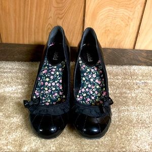 Mudd black patent leather Laura pumps, women’s 7.5